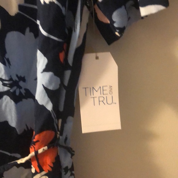 Time and Tru short sleeve shift dress floral - Picture 3 of 6